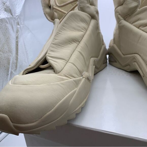 Maison Margiela Men’s New Future Tonal Puff High-Top Sneakers - Picture 5 of 10